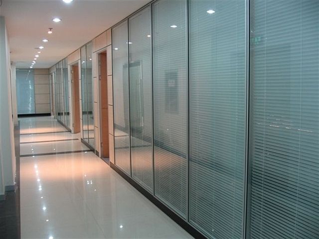 武汉南华工业园双层玻璃内置百叶隔断